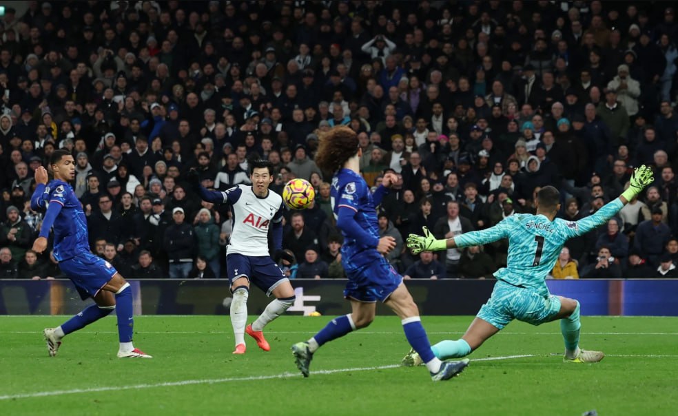 tottenham-vs-chelsea-2330-08-12-200796.jpg